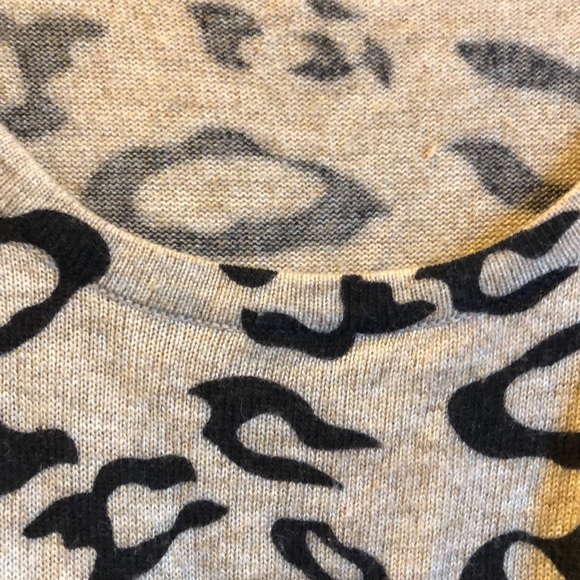 Women’s Bebe taupe and black top - Picture 8 of 11